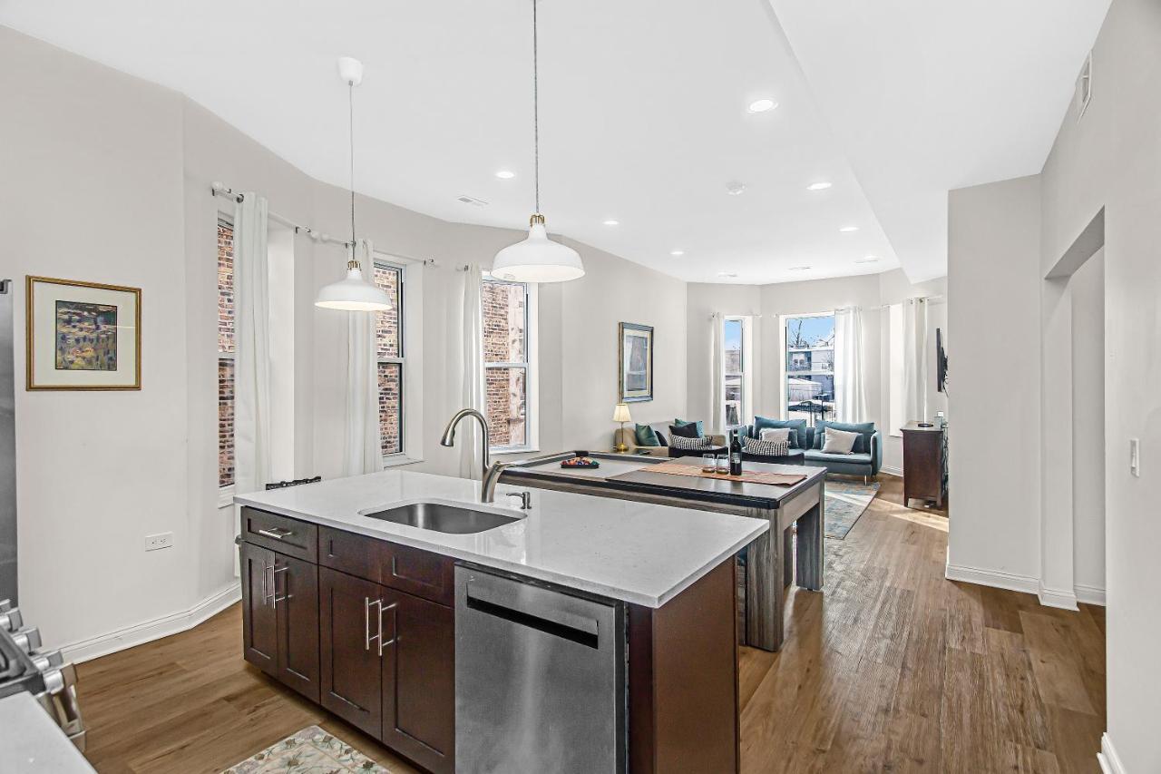 Modern 4Br Just A Block From Cta Pink Line With Pool Table Free Parking Διαμέρισμα Σικάγο Εξωτερικό φωτογραφία