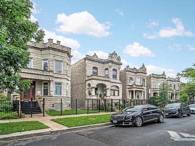 Modern 4Br Just A Block From Cta Pink Line With Pool Table Free Parking Διαμέρισμα Σικάγο Εξωτερικό φωτογραφία
