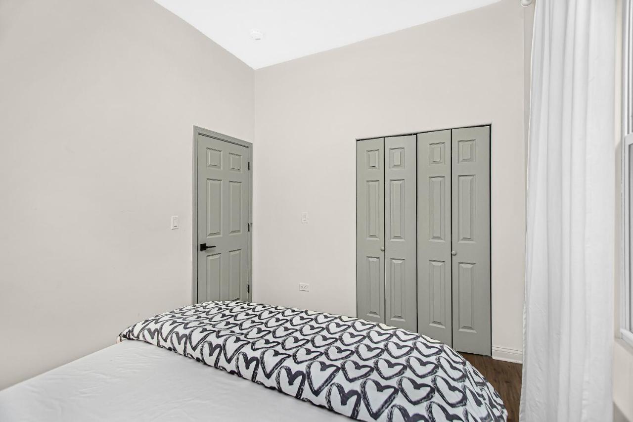 Modern 4Br Just A Block From Cta Pink Line With Pool Table Free Parking Διαμέρισμα Σικάγο Εξωτερικό φωτογραφία